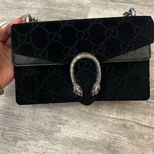 Black velvet, Gucci dinosaur handbag